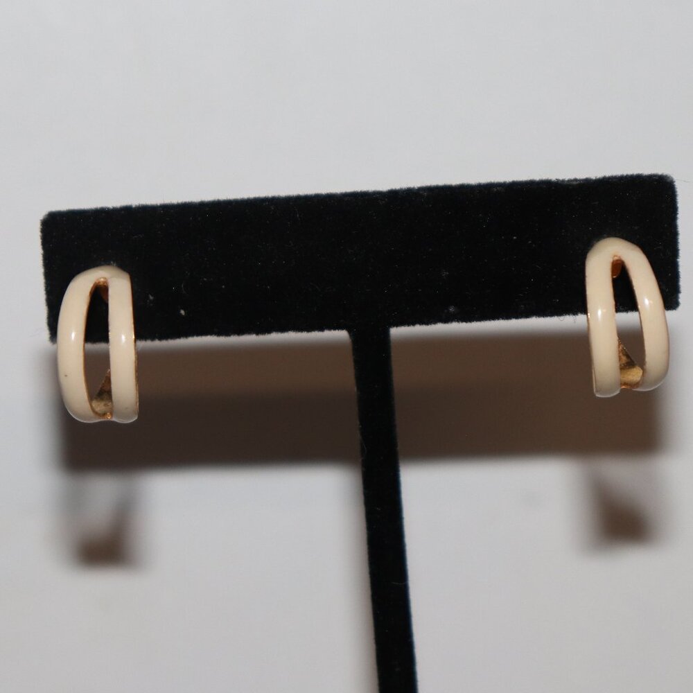 Vintage gold and cream hoop earrings 5/8"
